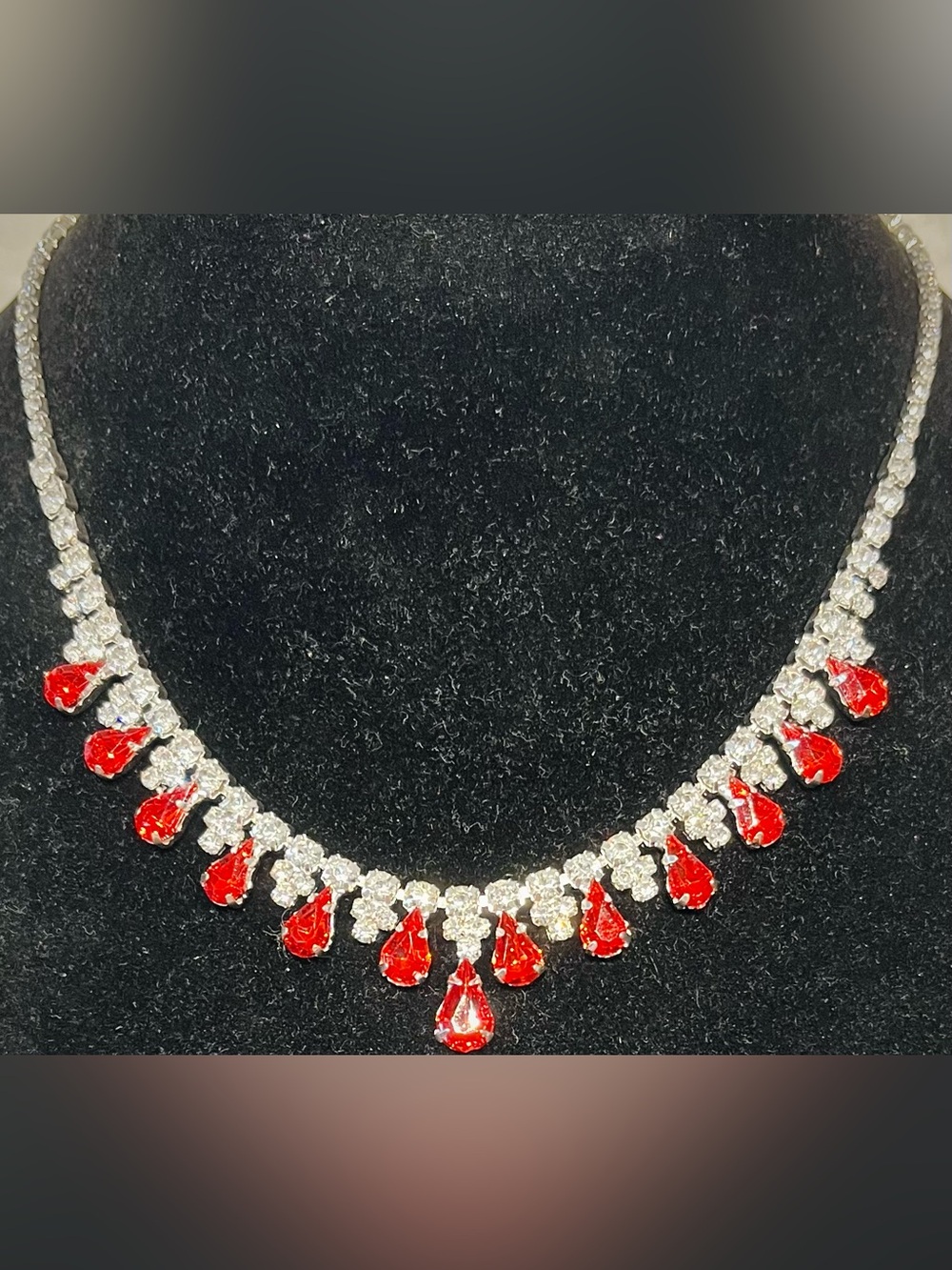 Vintage Y2K Rhinestone and Red Teardrop Crystal Necklace